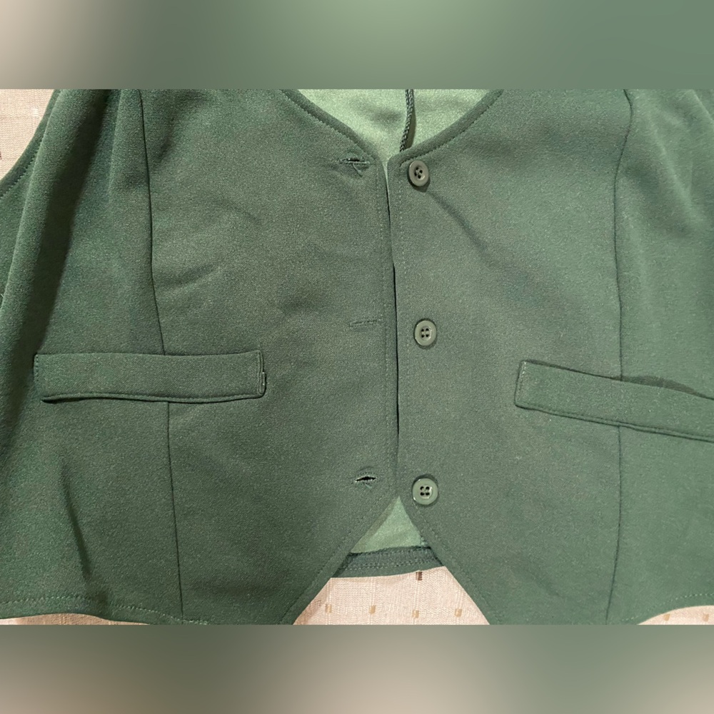 ⭐️Women's Dark Green Buttoned Vest
Size L - Picture 7 of 15
